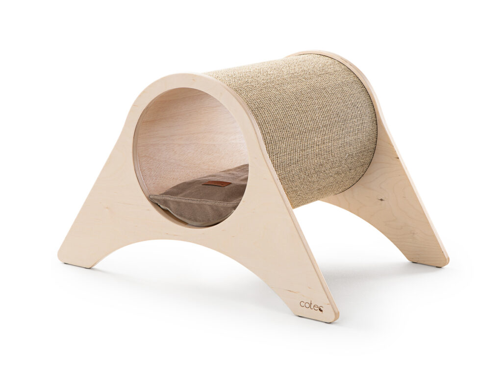 Drapak tunel dla kota z drewna i sisalu – poduszka beżowa, zdjęcie produktowe