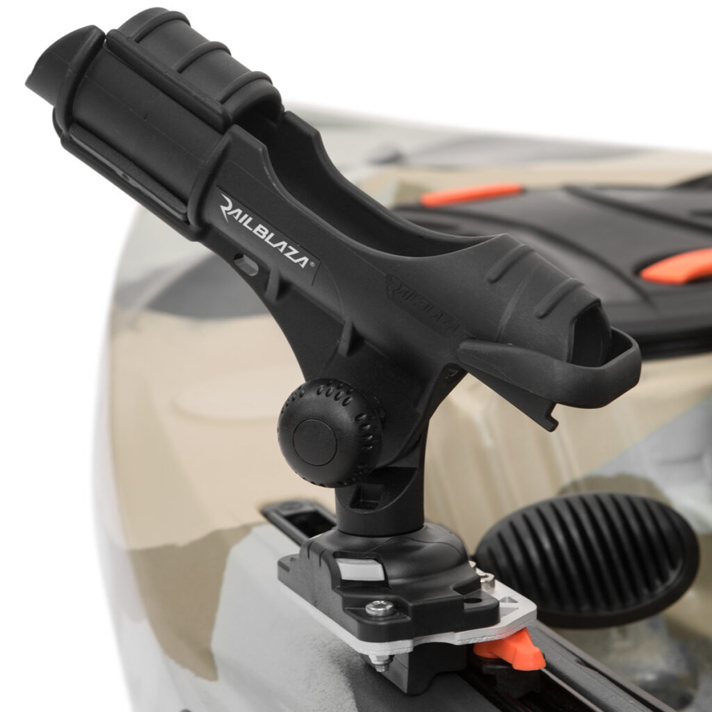 Zdjęcie produktowe akcesorium kajakowego – zbliżenie uchwytu na wędkę / mocowania, fotografia reklamowa detalu