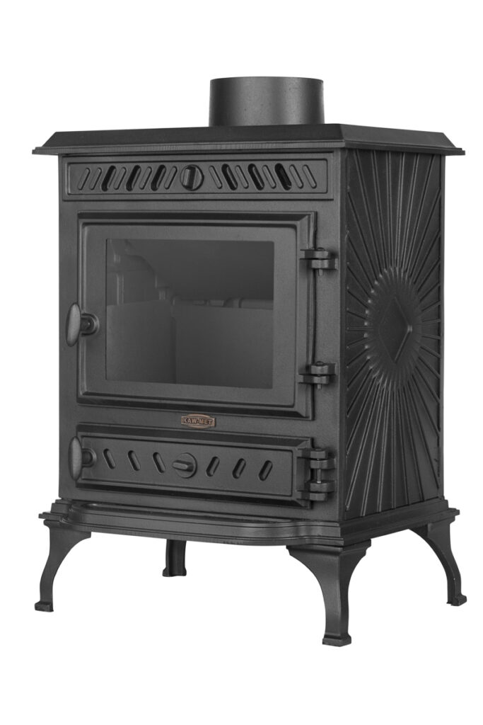 Zdjęcia do sklepu internetowego: żeliwny piec kominkowy – ujęcie 3/4 z prawej strony, drzwiczki zamknięte