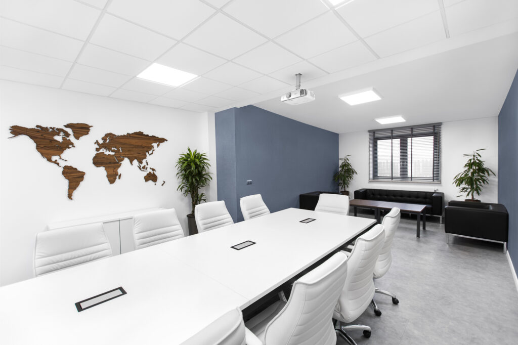 Fotografia wnętrz – nowoczesna sala konferencyjna, zdjęcia dla firm i biur