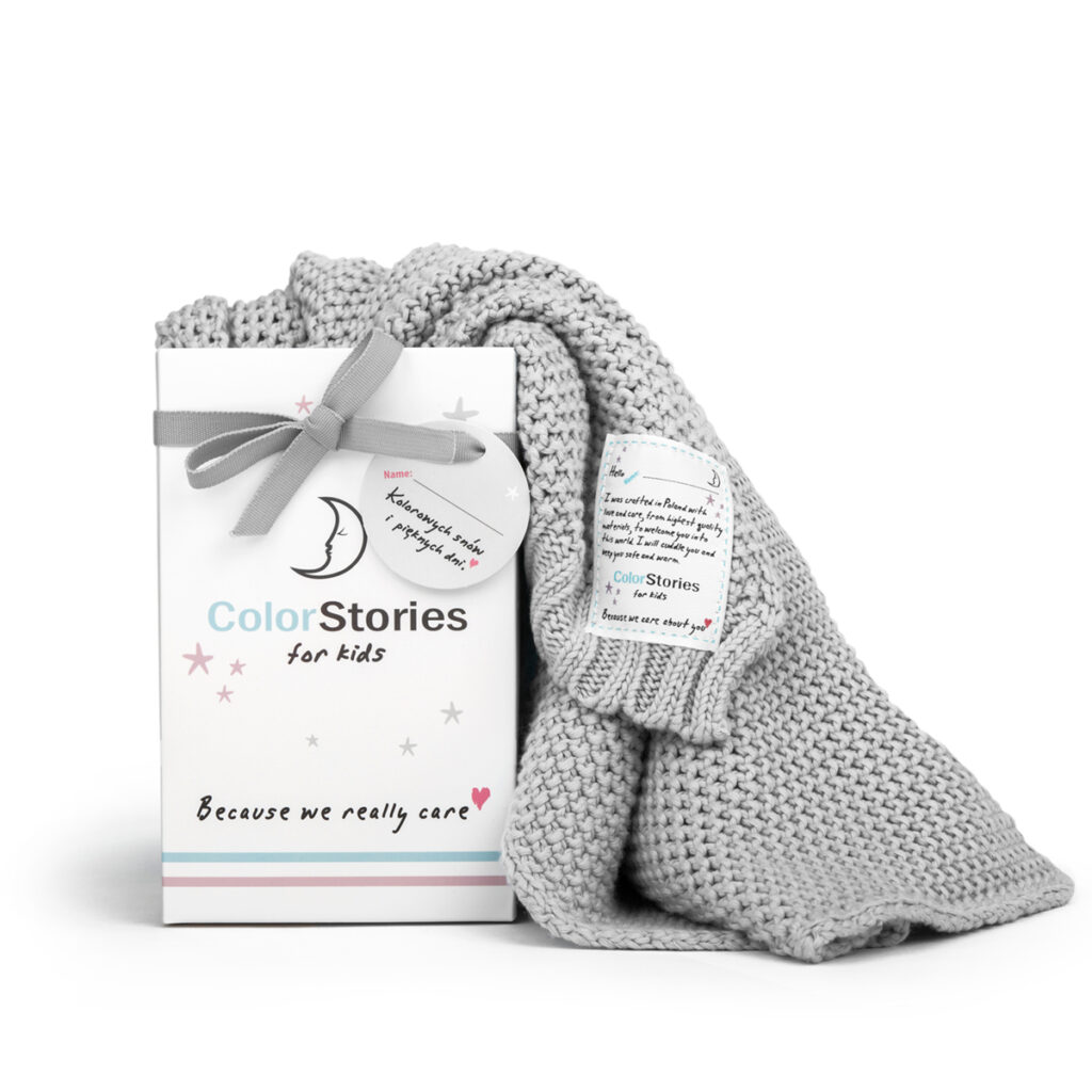 Fotografia packshotowa kocyka dziecięcego w opakowaniu – ujęcie do sklepu internetowego