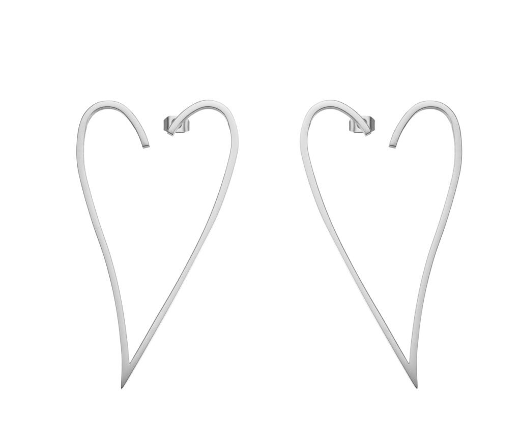 Srebrne kolczyki kontur serca – packshot biżuterii do sklepu internetowego