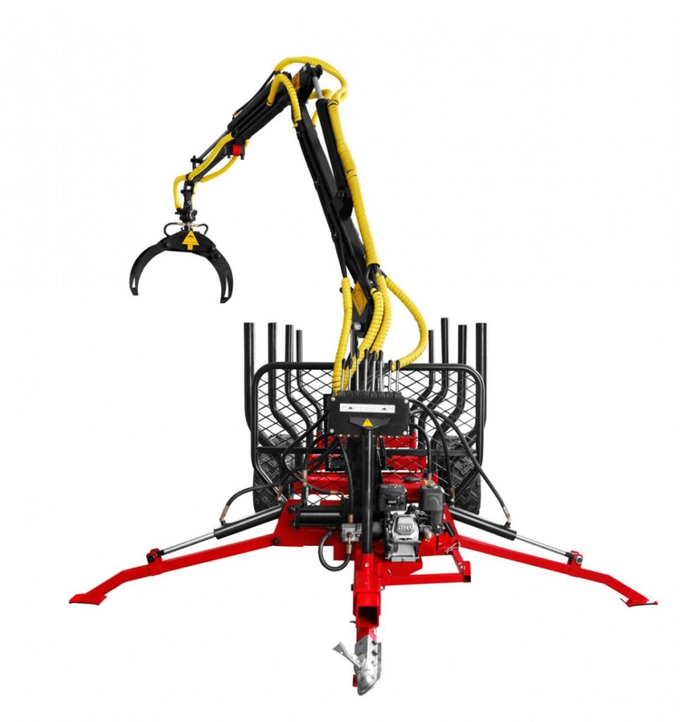 Żuraw leśny z chwytakiem – packshot maszyny rolniczej na białym tle, fotografia produktowa do katalogu B2B