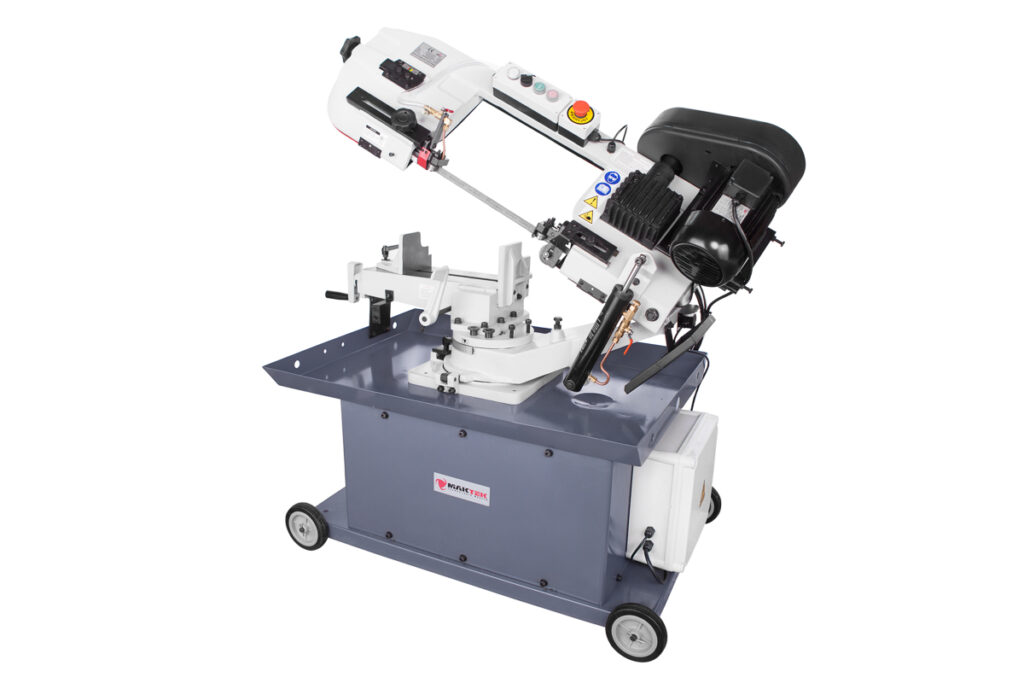 Przecinarka taśmowa do metalu – ujęcie pod kątem, zdjęcie do katalogu i e-commerce (packshot)