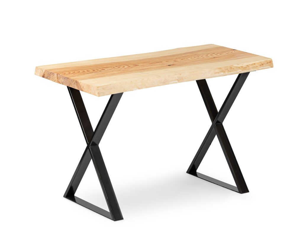 Zdjęcie produktowe stołu drewnianego na metalowej podstawie – fotografia do sklepu internetowego
