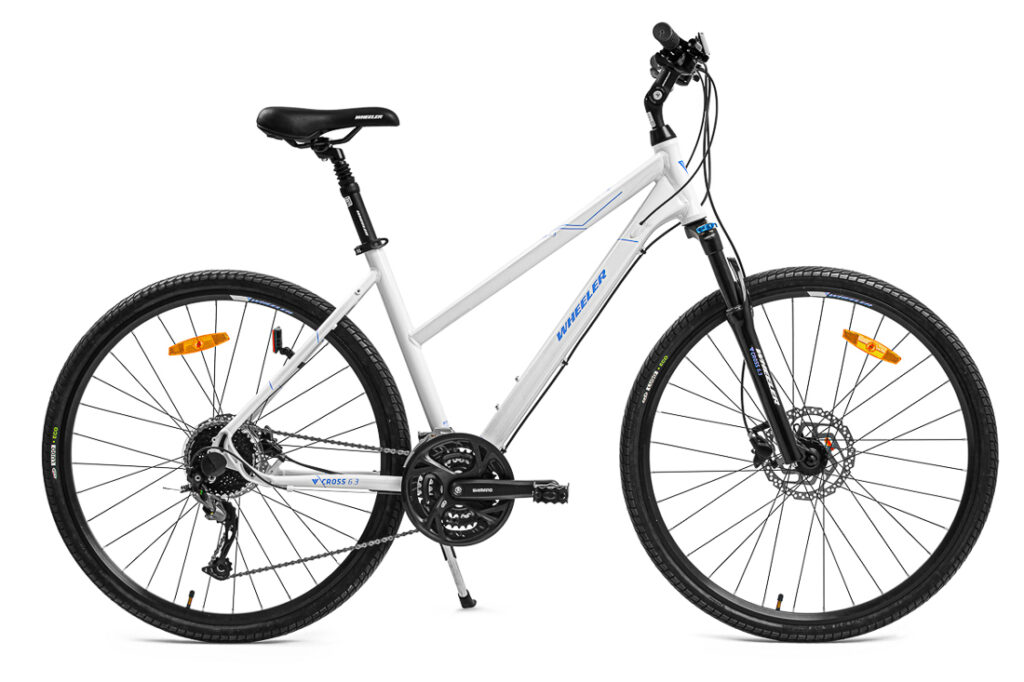 Packshot roweru crossowego w jasnym kolorze – zdjęcie produktowe do e-commerce i katalogu