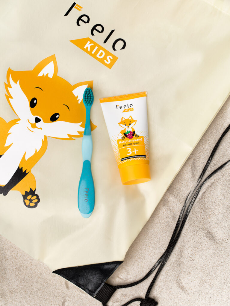 Zestaw dla dzieci: szczoteczka i pasta – zdjęcie lifestyle do e-commerce, fotografia reklamowa Warszawa