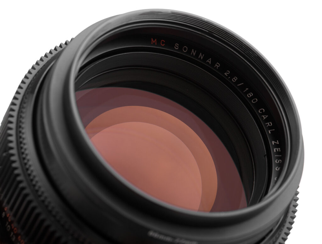 Packshot do katalogu – obiektyw, zbliżenie szkła z kontrolą odbić światła