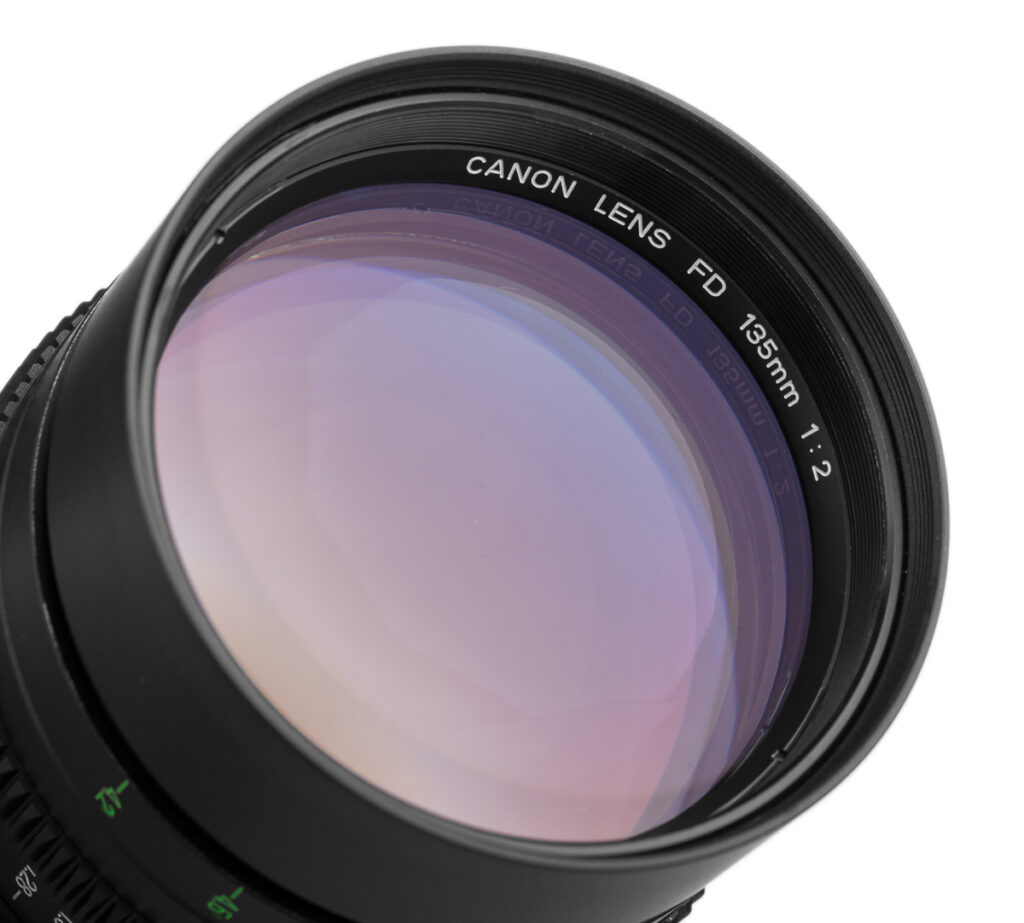 Fotografia produktowa szkła – front soczewki obiektywu, kontrola refleksów i powłok