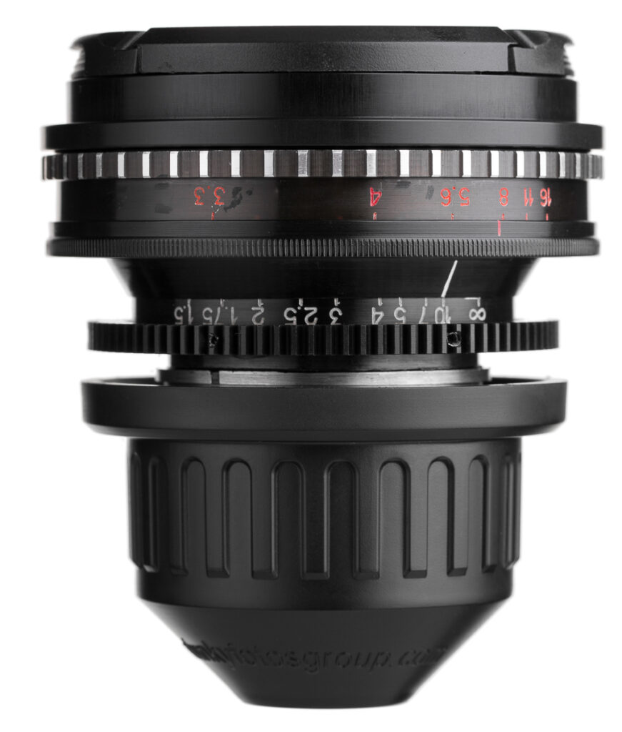 Packshot obiektywu bez retuszu - fotografia boku produktu dla klienta z Warszawy