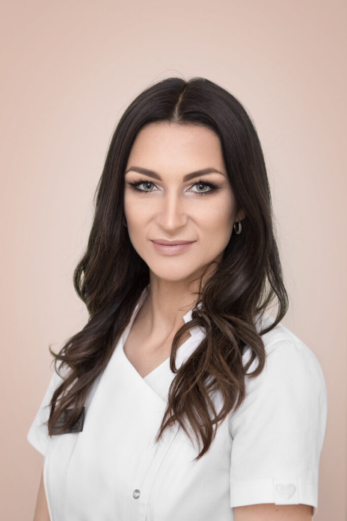 Portret kobiety – fotografia wizerunkowa dla salonu kosmetycznego