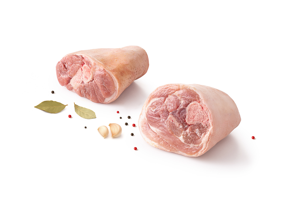 Golonka wędzona w przekroju – techniczny packshot produktu na białym tle.